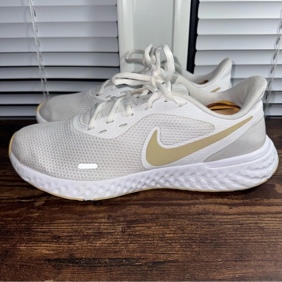 Nike Revolution 5 White Gold Women’s Running Sneaker Shoes Size 9.5 BQ3207-108 - Picture 2 of 9